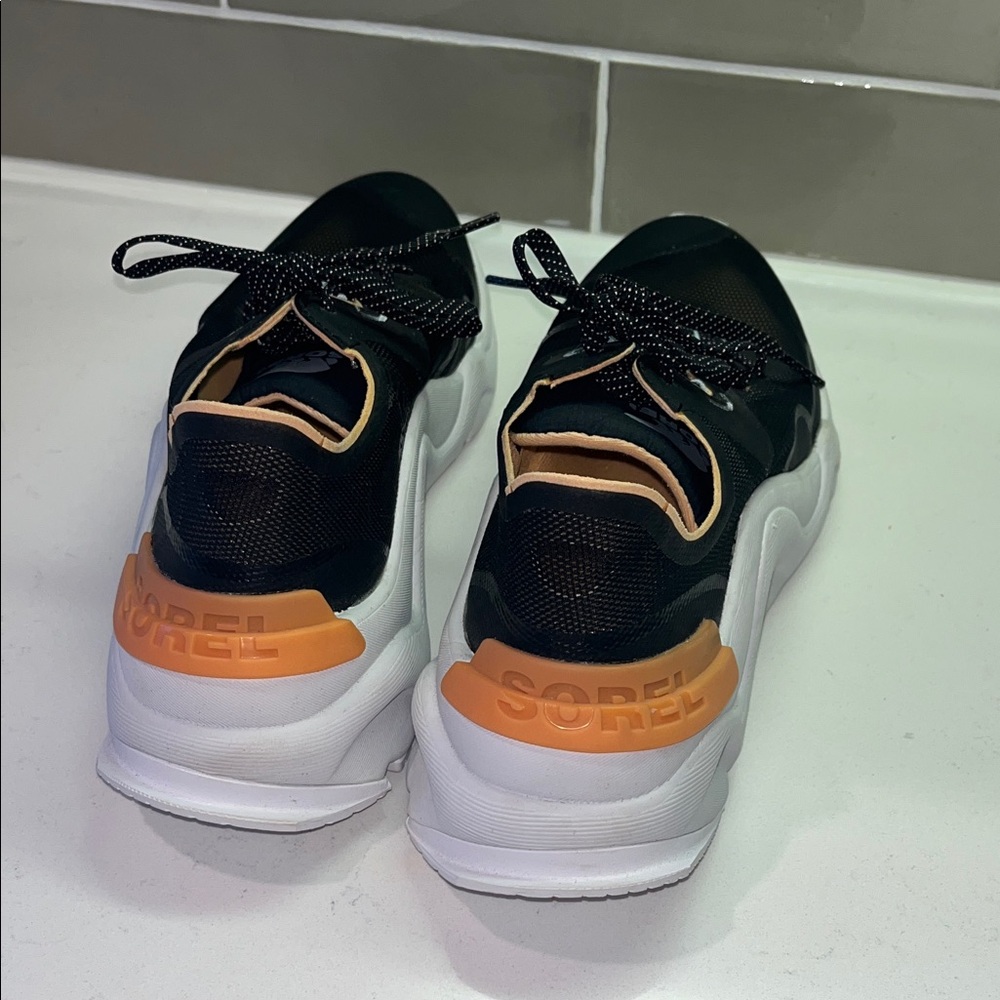Sorel Kinetic RNEGD Float Sneaker, Black/OrangeWomen’s Size 8.5 - Like New!